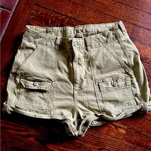 American eagle cargo shorts light green/khaki in 8/9